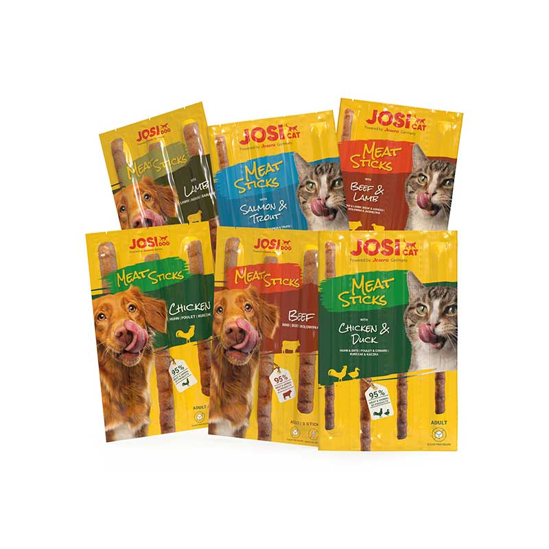Istraži još Josi okusa mesnih štapića za pse i mačke. JosiDog meat sticks od janjetine, piletine i govedine. JosiCat meat sticks štapići s janjetinom i govedinom, lososom i pastrvom ili piletinom i patkom. Ušteda na većem pakiranju
